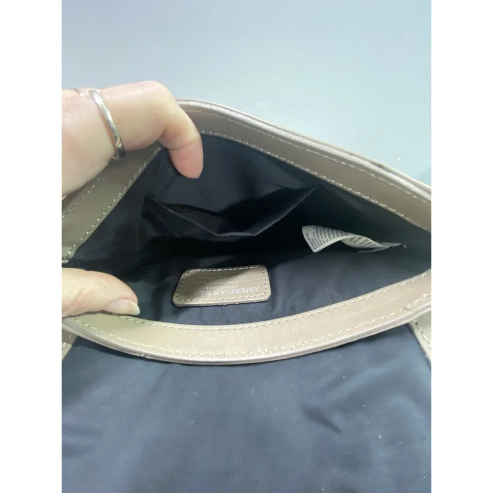 American Eagle Women's‎ Taupe Leather Crossbody Bag. Adjustable Strap 8.5